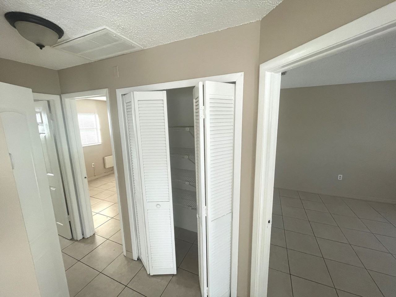 5407 Maple St - Photo 5 of 11