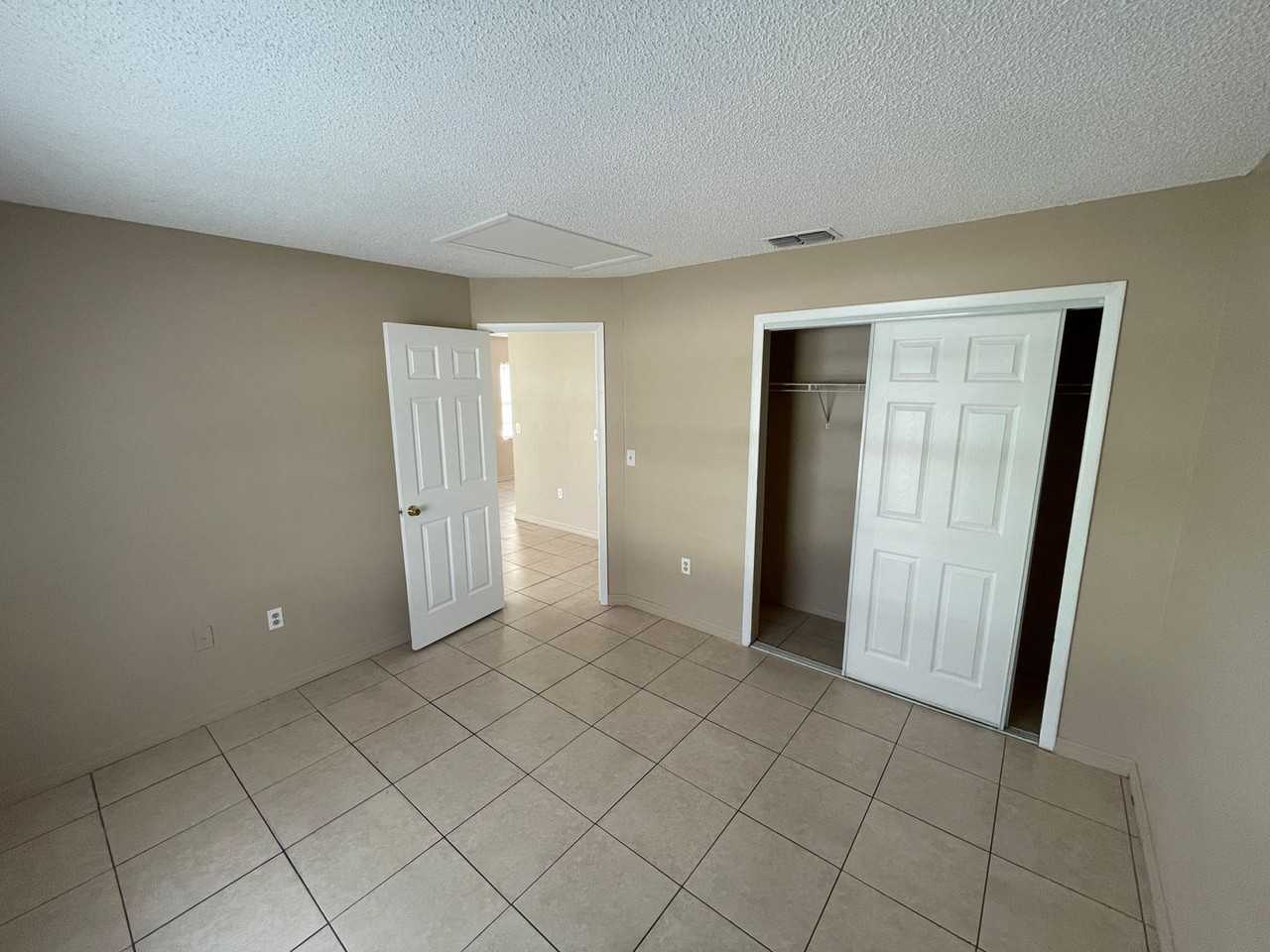 5407 Maple St - Photo 7 of 11