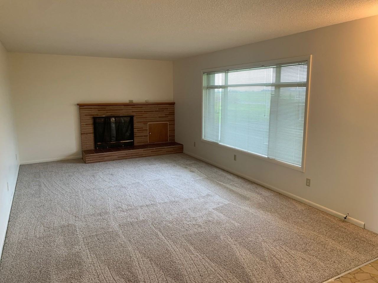 30386 Beacon Dr W - Photo 2 of 21