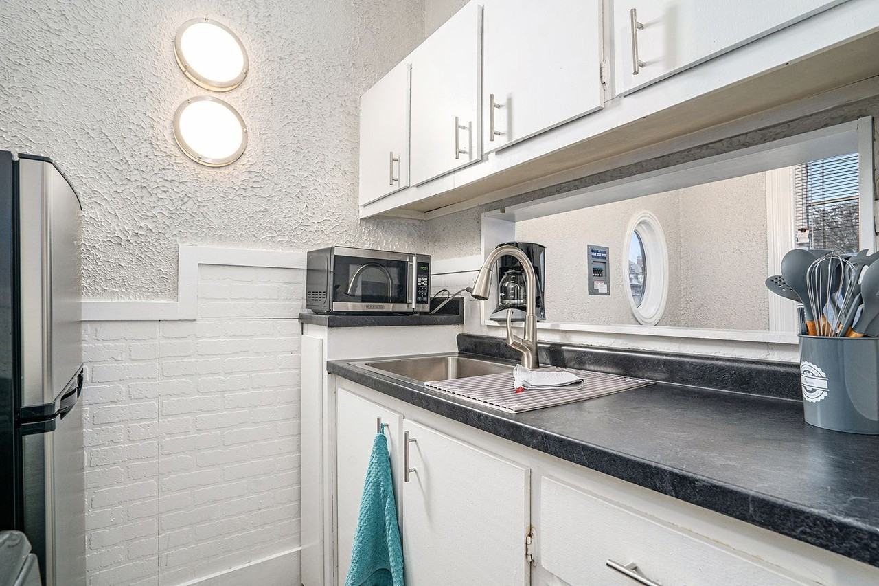 323 Woodward Ave #5 - Photo 5 of 22