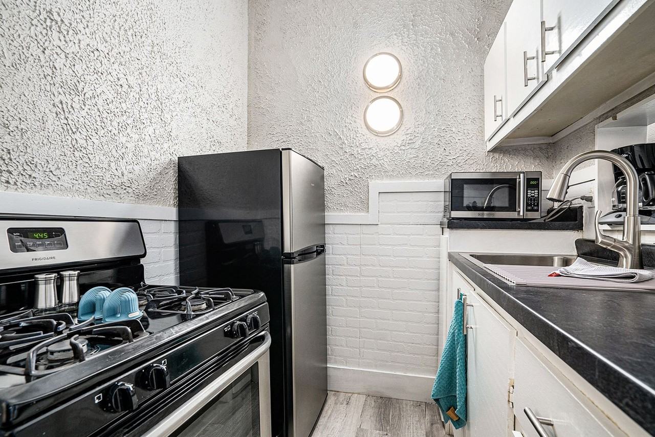 323 Woodward Ave #5 - Photo 6 of 22