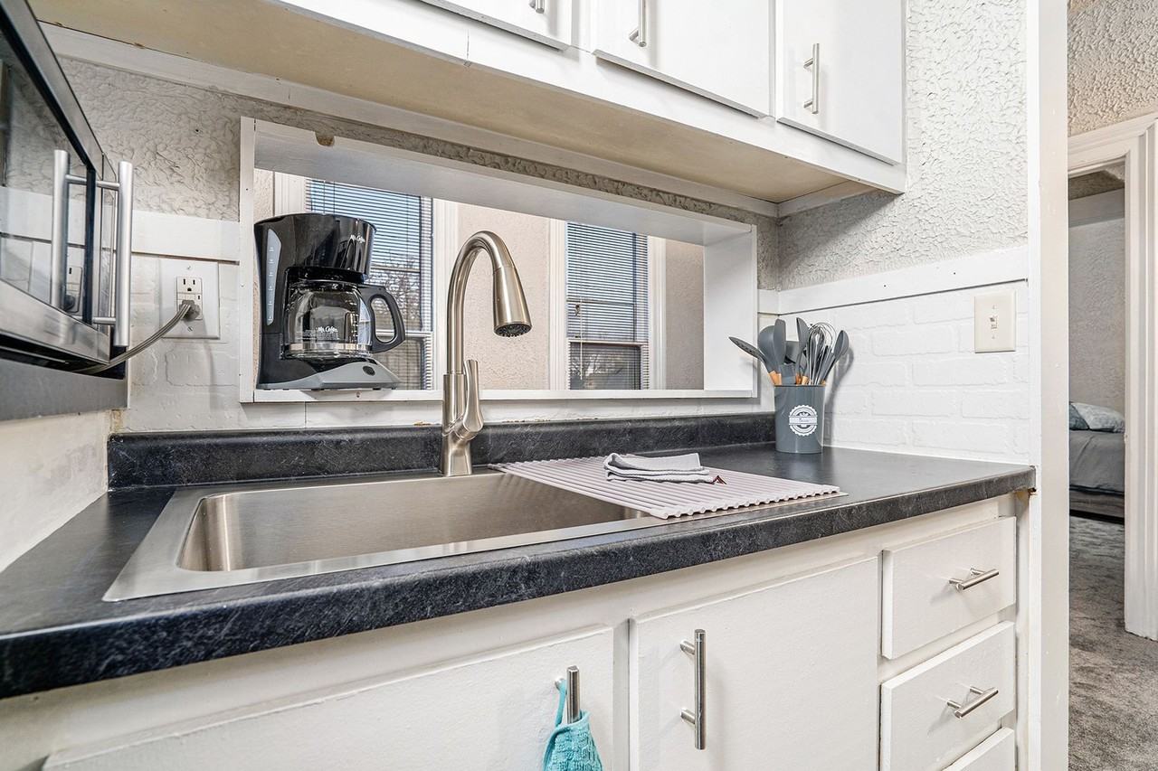 323 Woodward Ave #5 - Photo 7 of 22