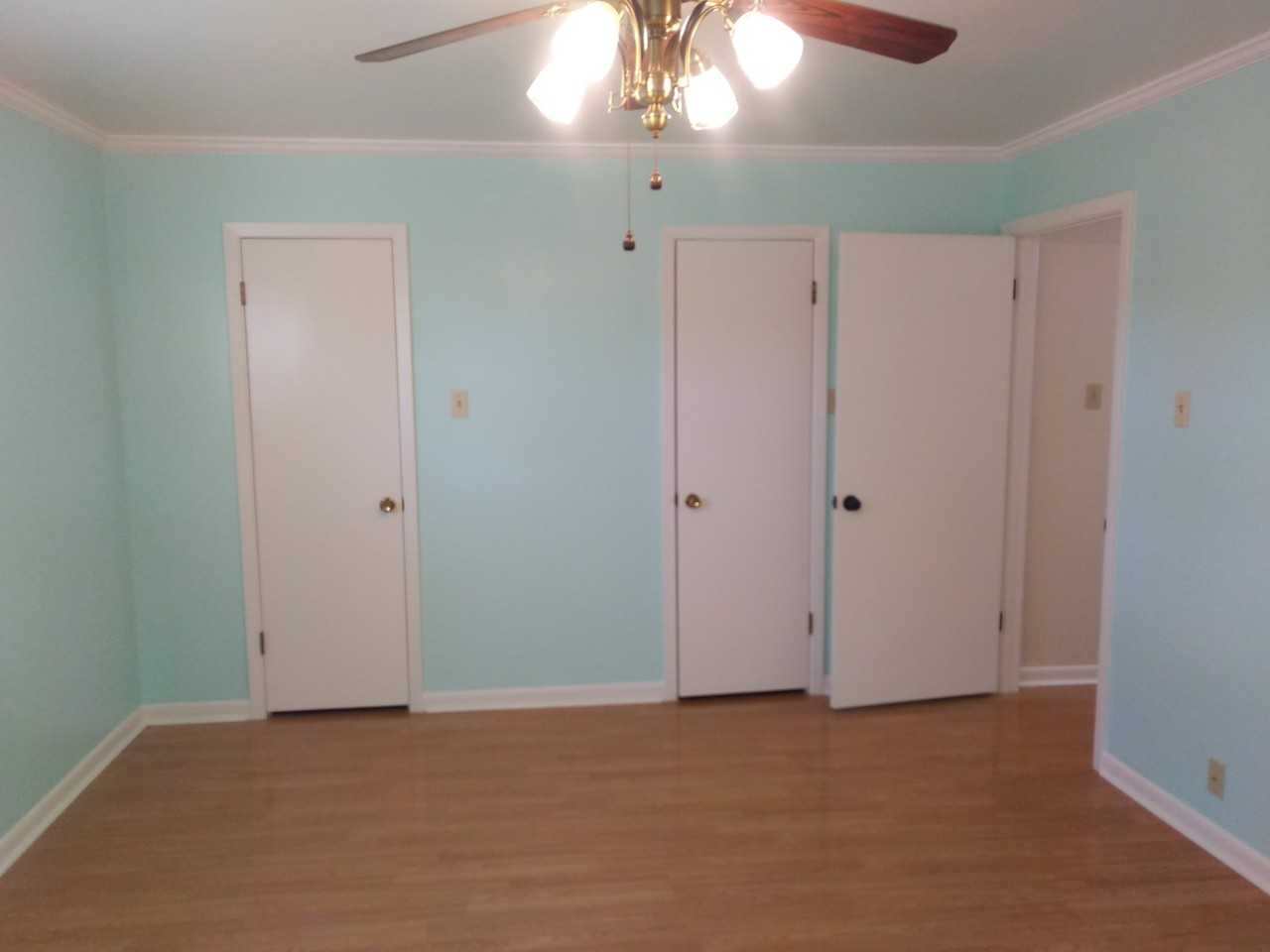 1407 Plough St - Photo 5 of 11