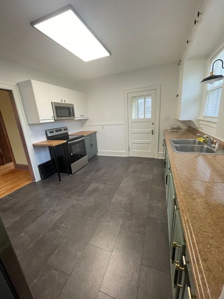 2852 Waters Rd - Photo 4 of 50