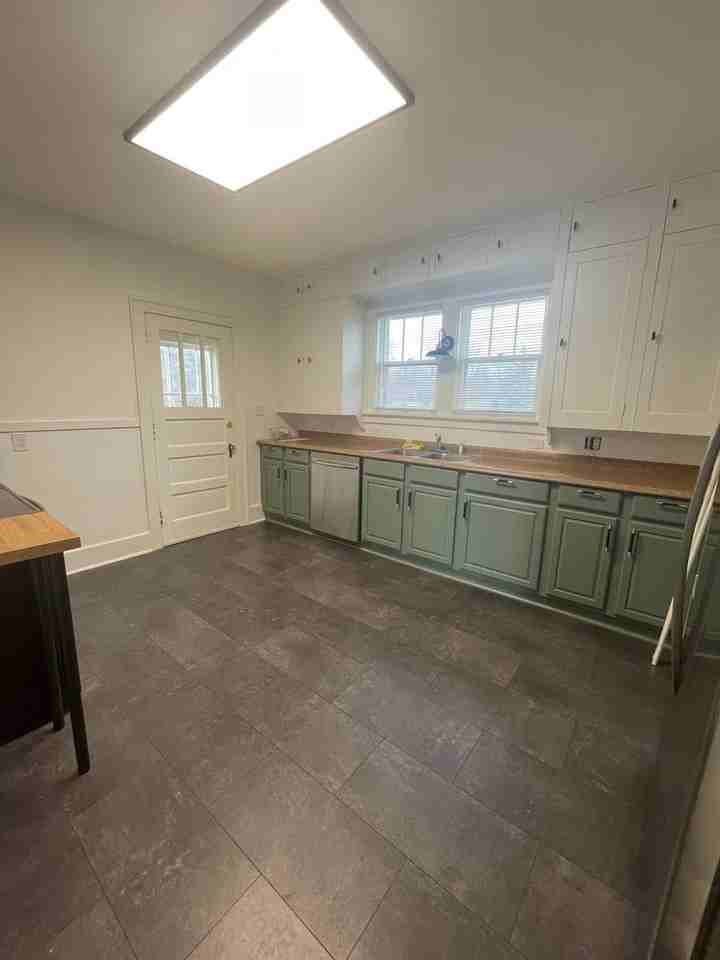 2852 Waters Rd - Photo 6 of 50