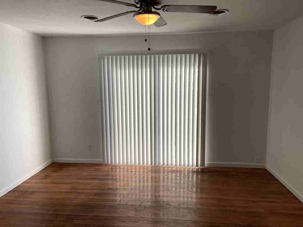 6924 Nw 60th Dr - Photo 3 of 9