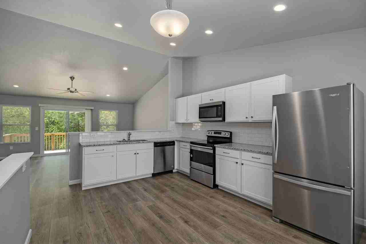 480 Willow Creek Dr - Photo 2 of 19