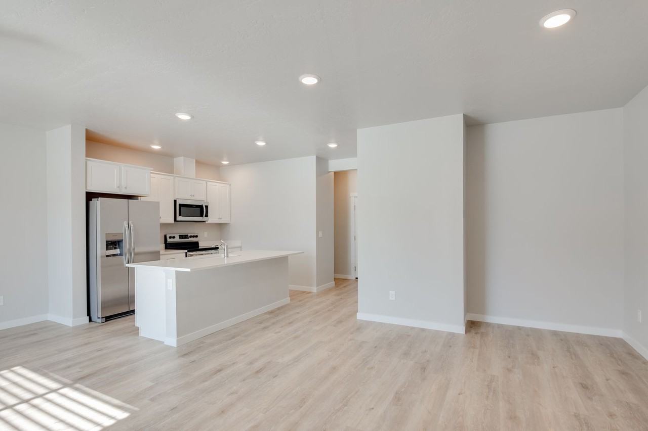 343 S Riggs Spring Ave - Photo 3 of 23