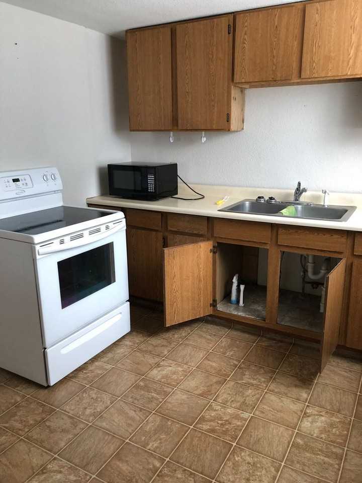 214 E Spruce St - Photo 3 of 14