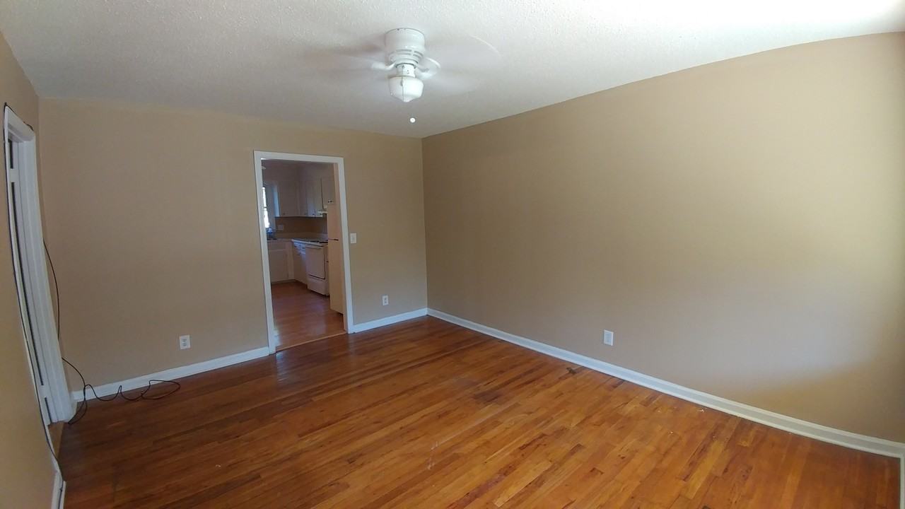 2821 Ridgeway Rd - Photo 2 of 9