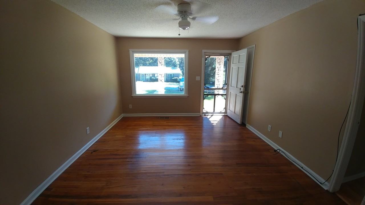 2821 Ridgeway Rd - Photo 3 of 9