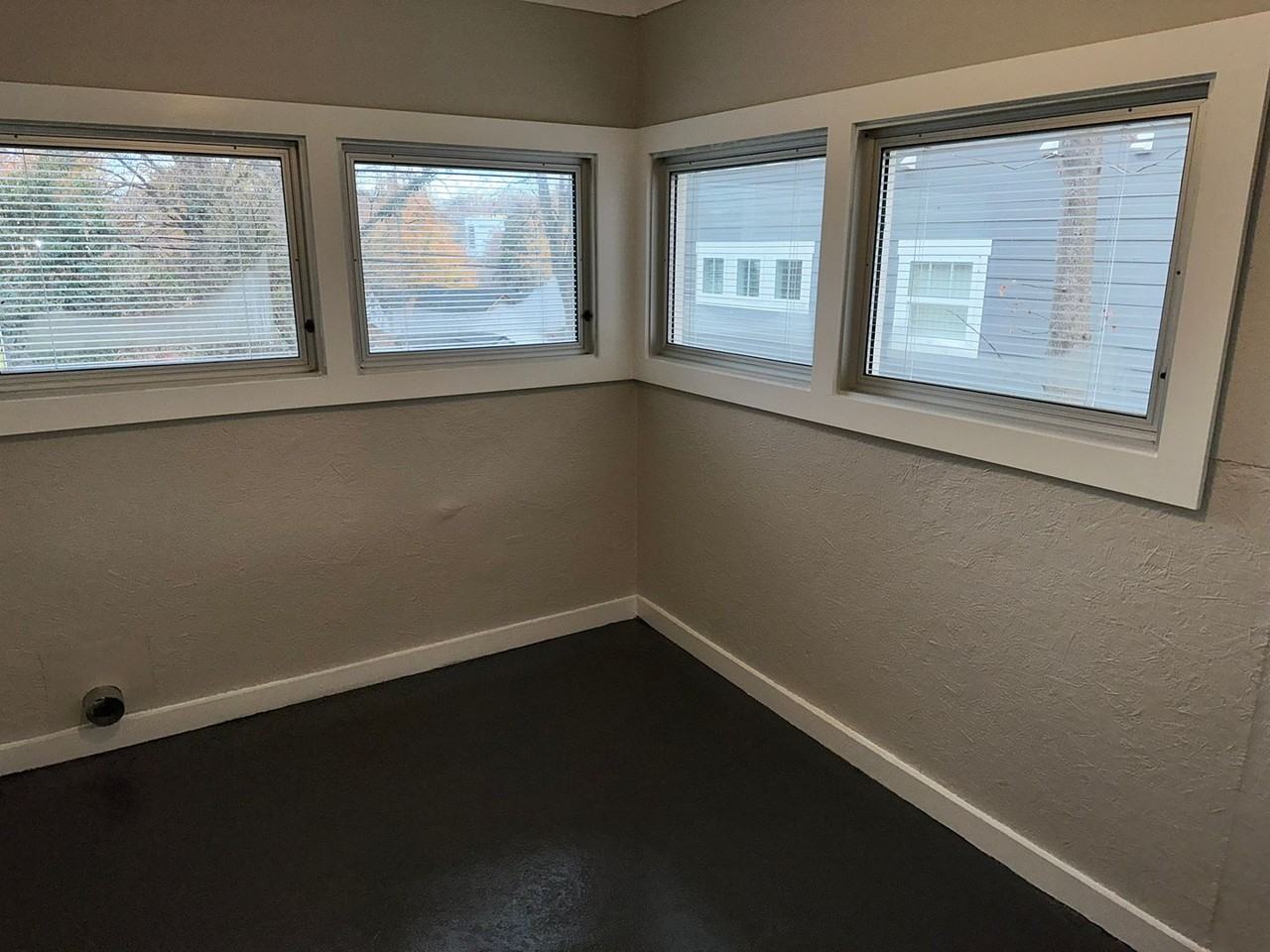 148 S Smallwood Pl - Photo 2 of 11