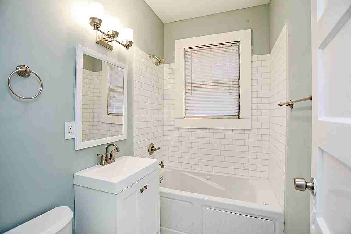 1330 Se 36th St - Photo 6 of 20