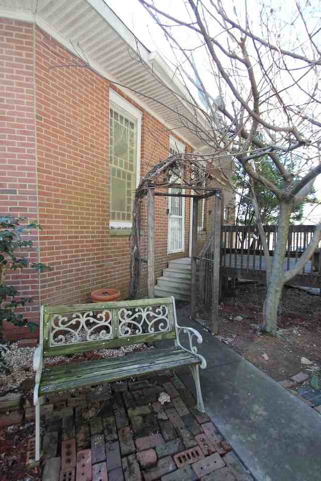 112 Steele St #2