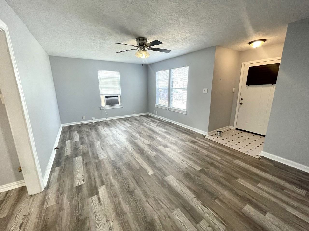 4565 Detroit St - Photo 2 of 12