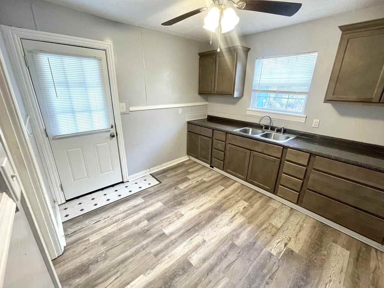 4565 Detroit St - Photo 3 of 12