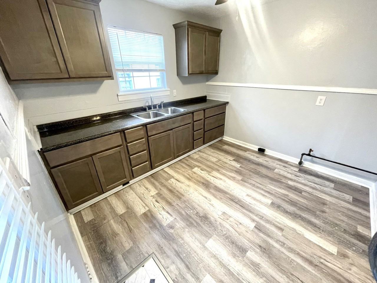 4565 Detroit St - Photo 4 of 12