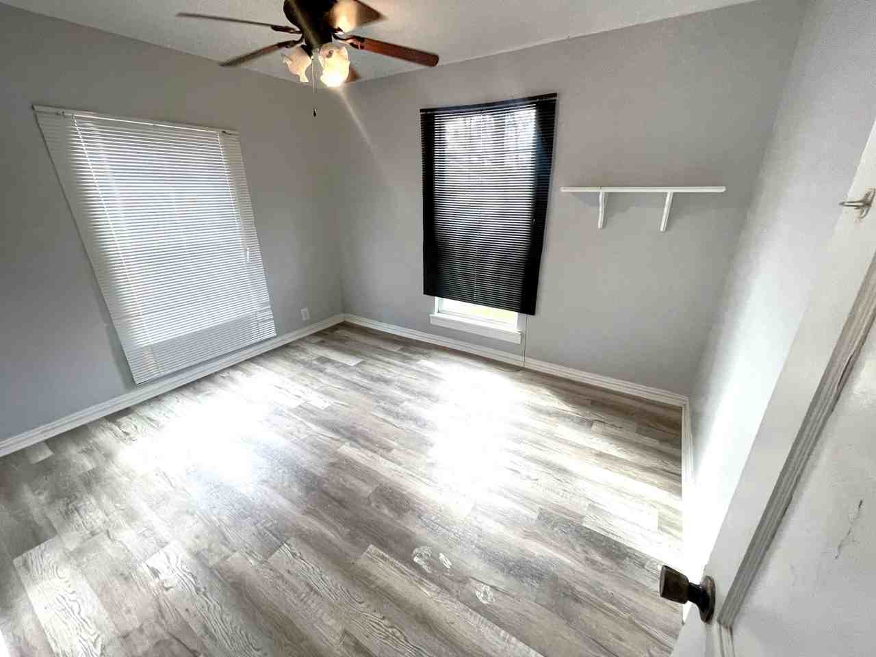 4565 Detroit St - Photo 6 of 12