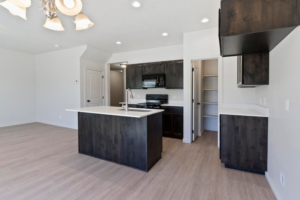 744 N Old Fort Dr - Photo 2 of 18