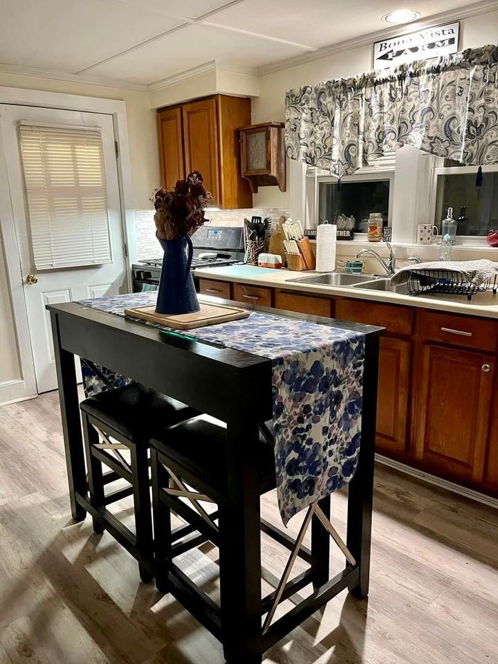 402 Old Claremont Rd - Photo 2 of 14