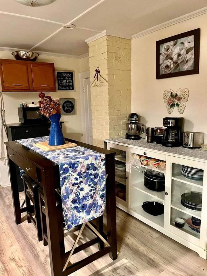 402 Old Claremont Rd - Photo 3 of 14