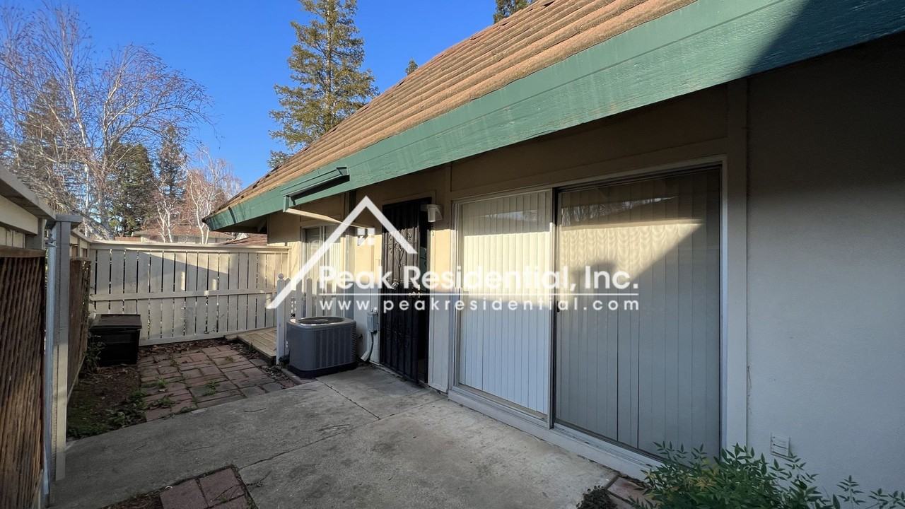 504 Roundtree Ct - Photo 4 of 25