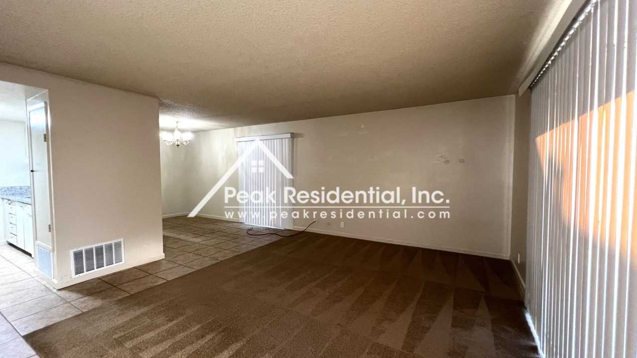 504 Roundtree Ct - Photo 5 of 25