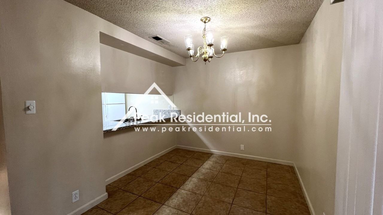 504 Roundtree Ct - Photo 7 of 25
