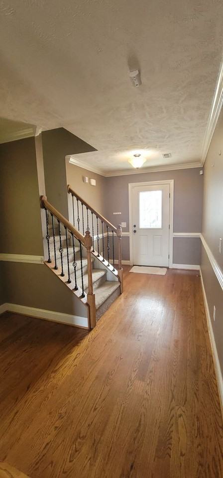 391 Lockwood Dr - Photo 2 of 18