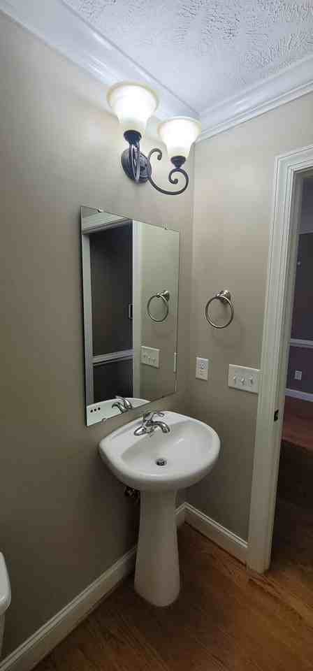 391 Lockwood Dr - Photo 3 of 18