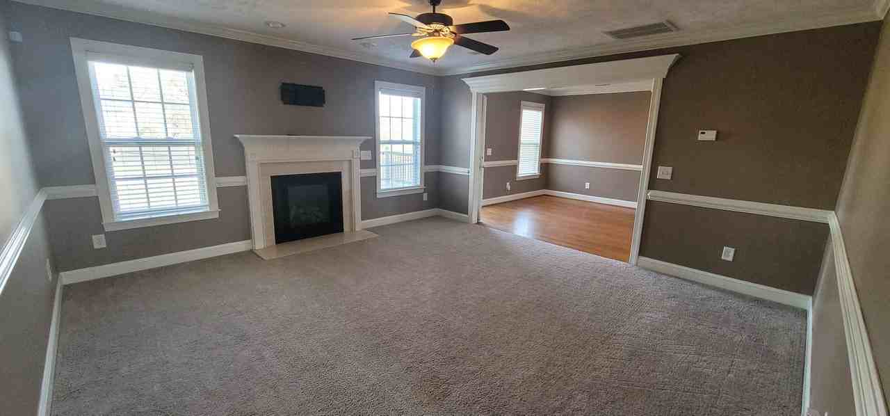 391 Lockwood Dr - Photo 4 of 18