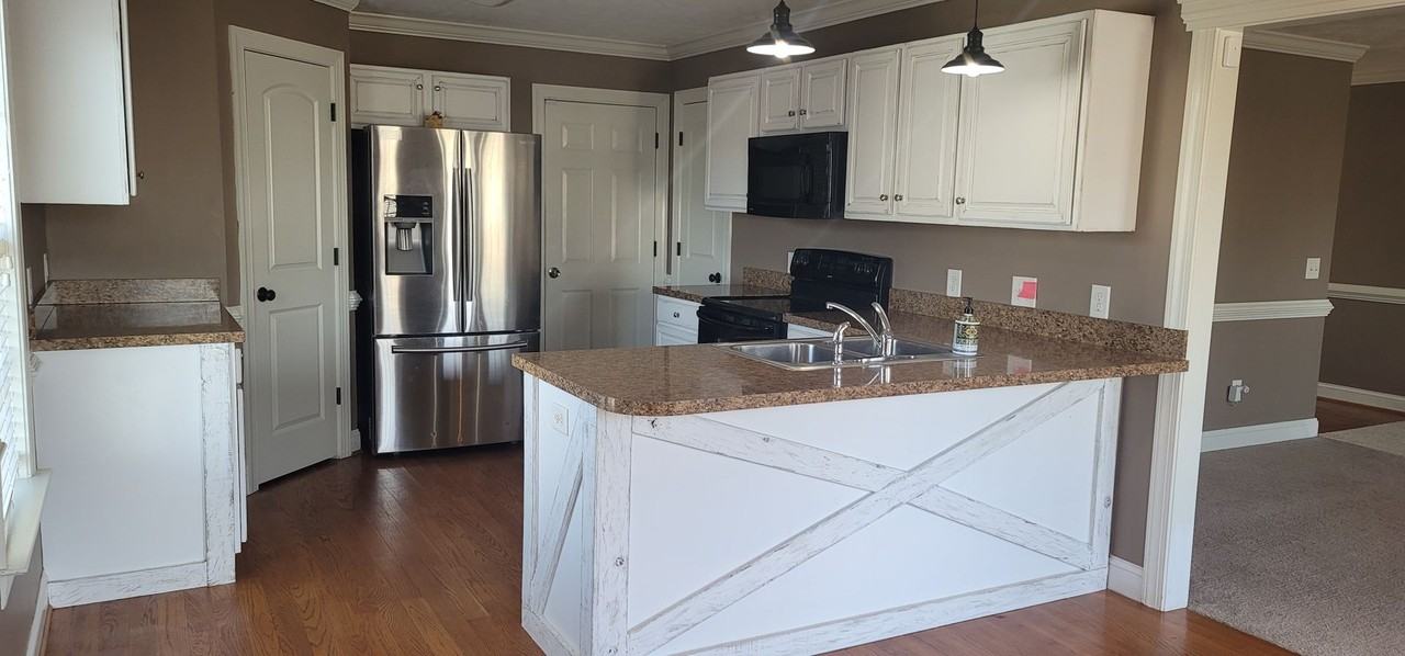 391 Lockwood Dr - Photo 6 of 18