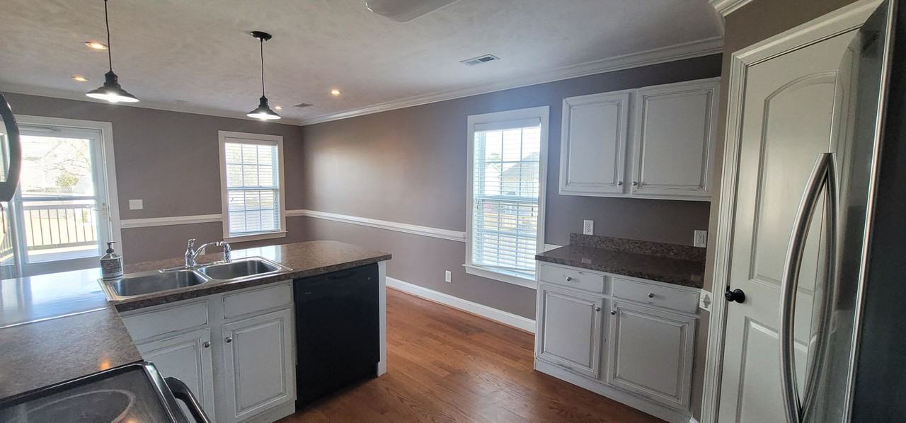 391 Lockwood Dr - Photo 7 of 18