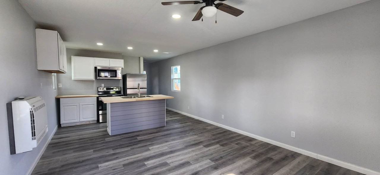 318 1/2 E 12th St - Photo 3 of 17