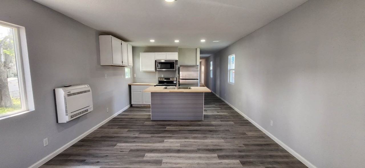 318 1/2 E 12th St - Photo 4 of 17