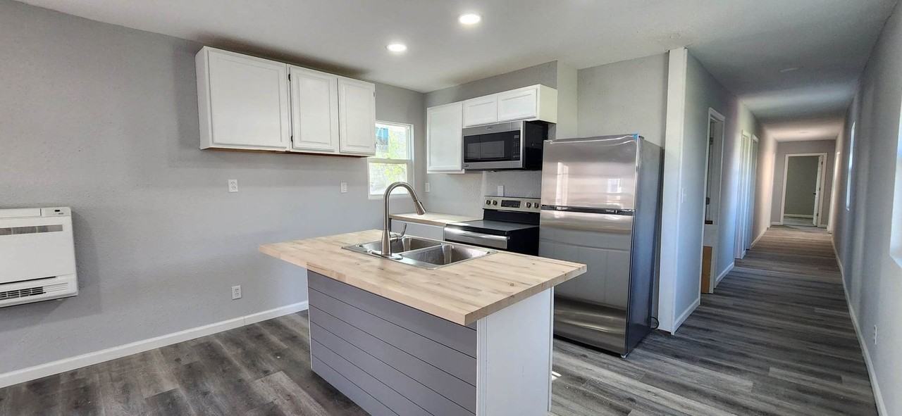 318 1/2 E 12th St - Photo 6 of 17