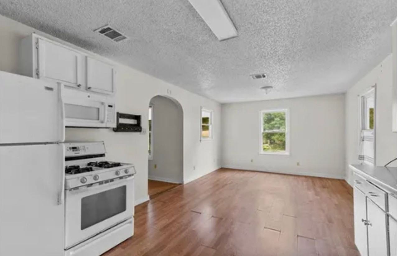 6454 Faust Dr - Photo 3 of 10