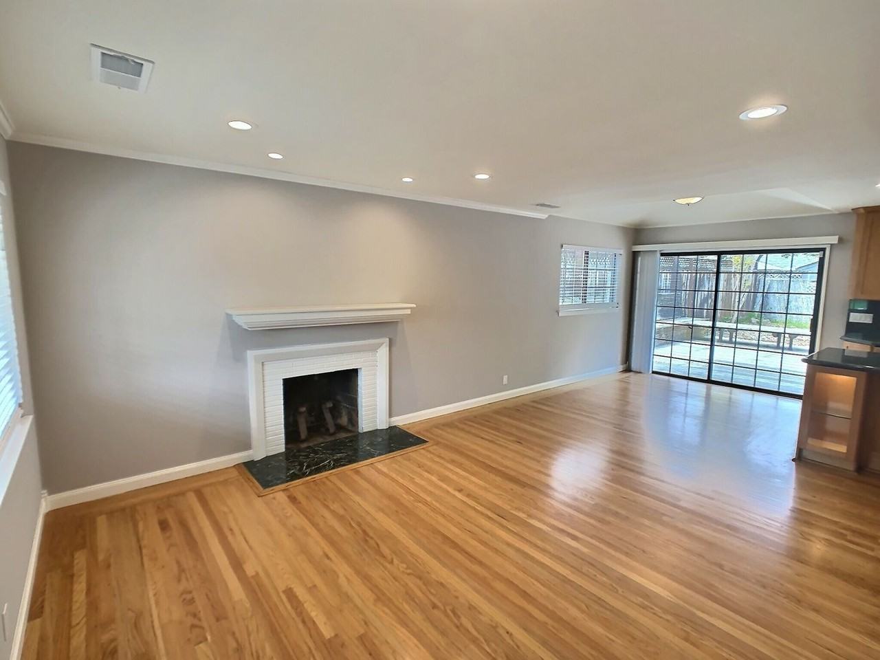 2347 Boxwood Dr - Photo 2 of 15