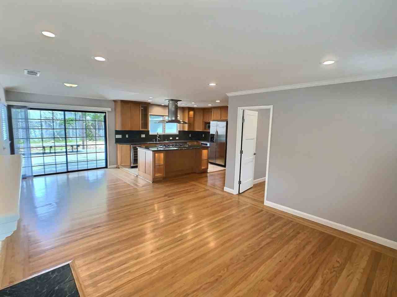 2347 Boxwood Dr - Photo 3 of 15