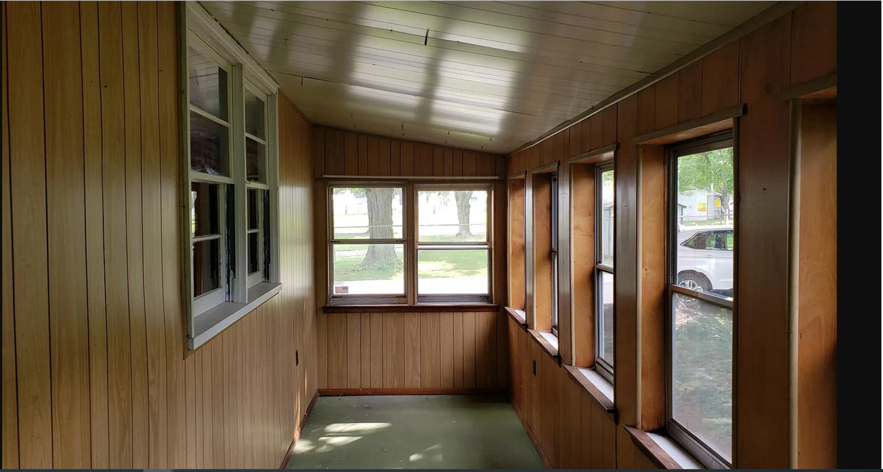 246 S Hoffer Ave - Photo 2 of 16