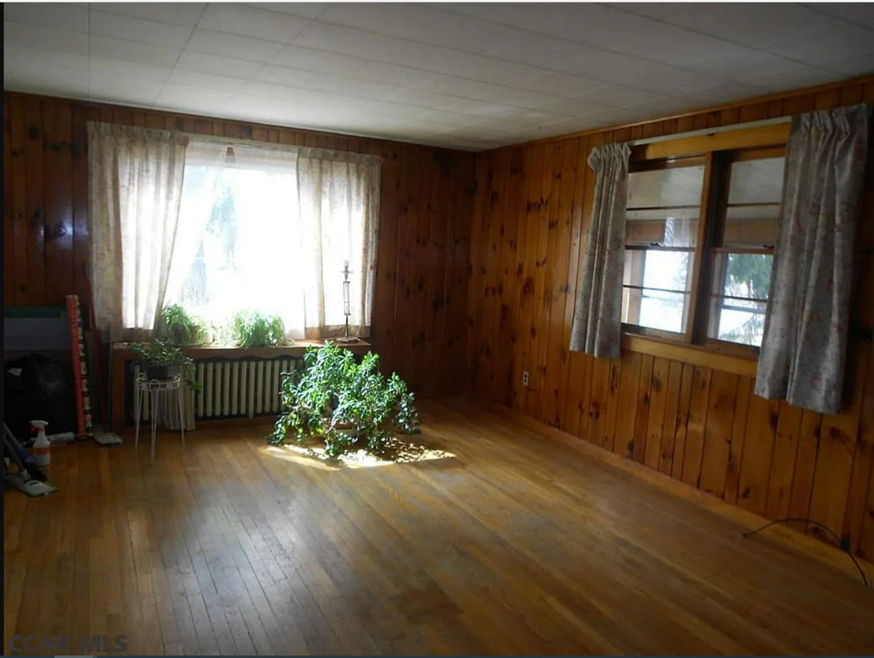 246 S Hoffer Ave - Photo 4 of 16