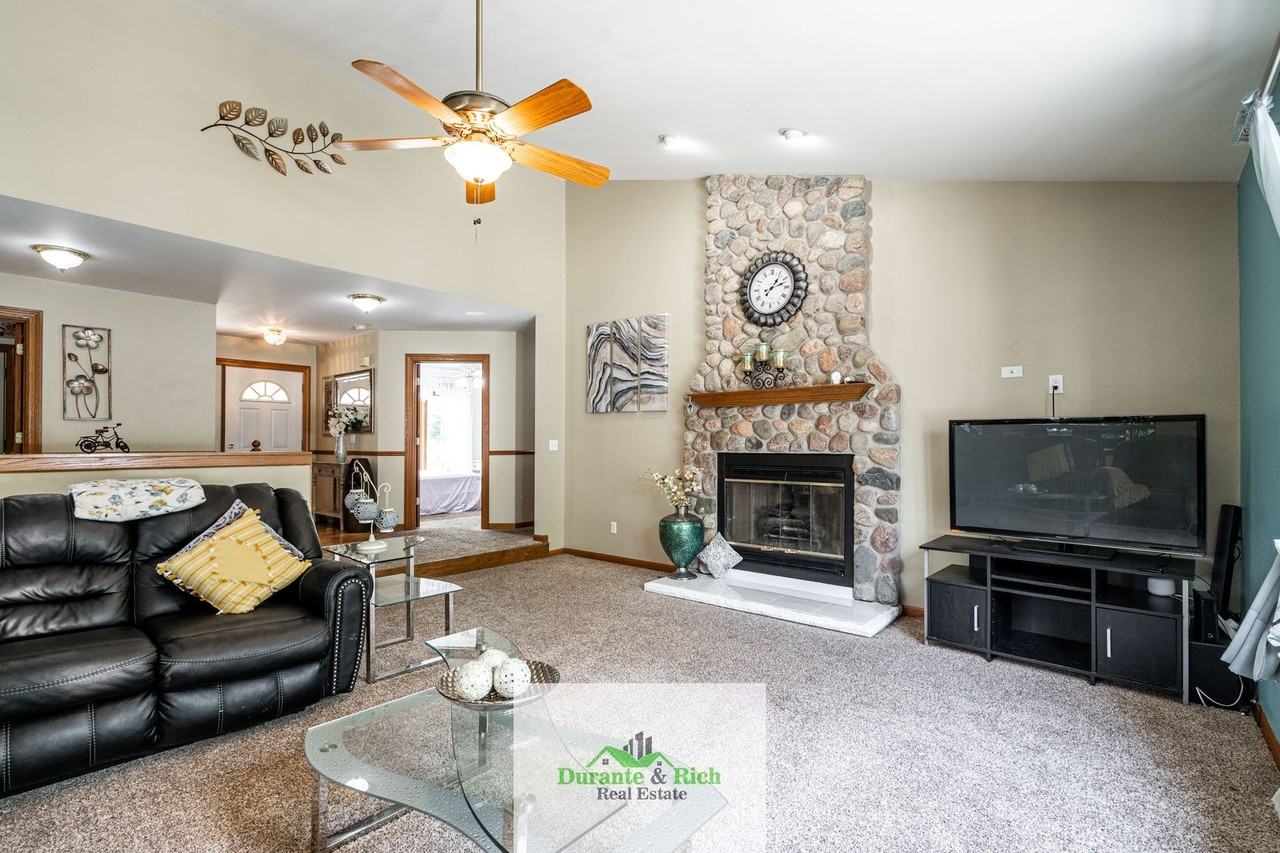 6429 N Sunny Point Rd - Photo 3 of 22