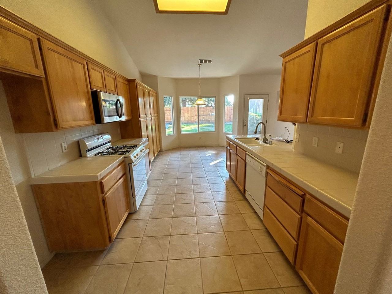 2737 W Oakridge Ave - Photo 4 of 14