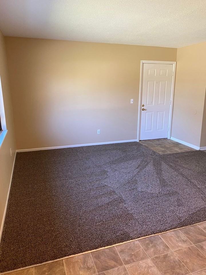226 S Ivy Ln - Photo 2 of 9