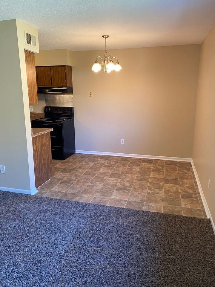 226 S Ivy Ln - Photo 3 of 9