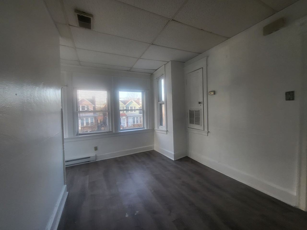 2212 W Liberty St - Photo 3 of 10