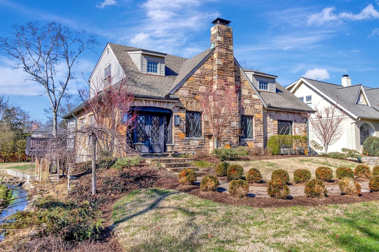 115 Westover Dr - Photo 2 of 50