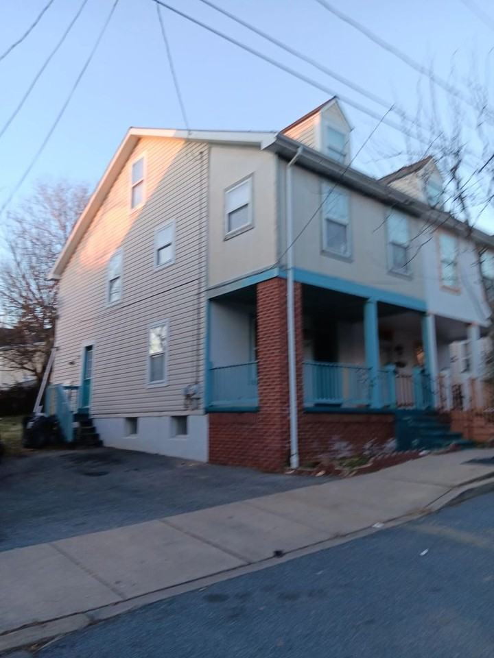 428 Locust St - Photo 2 of 34