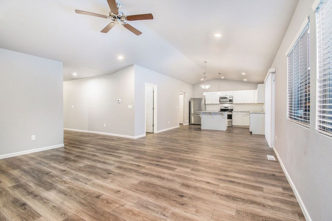 1867 Bluff Ridge Ct - Photo 5 of 36