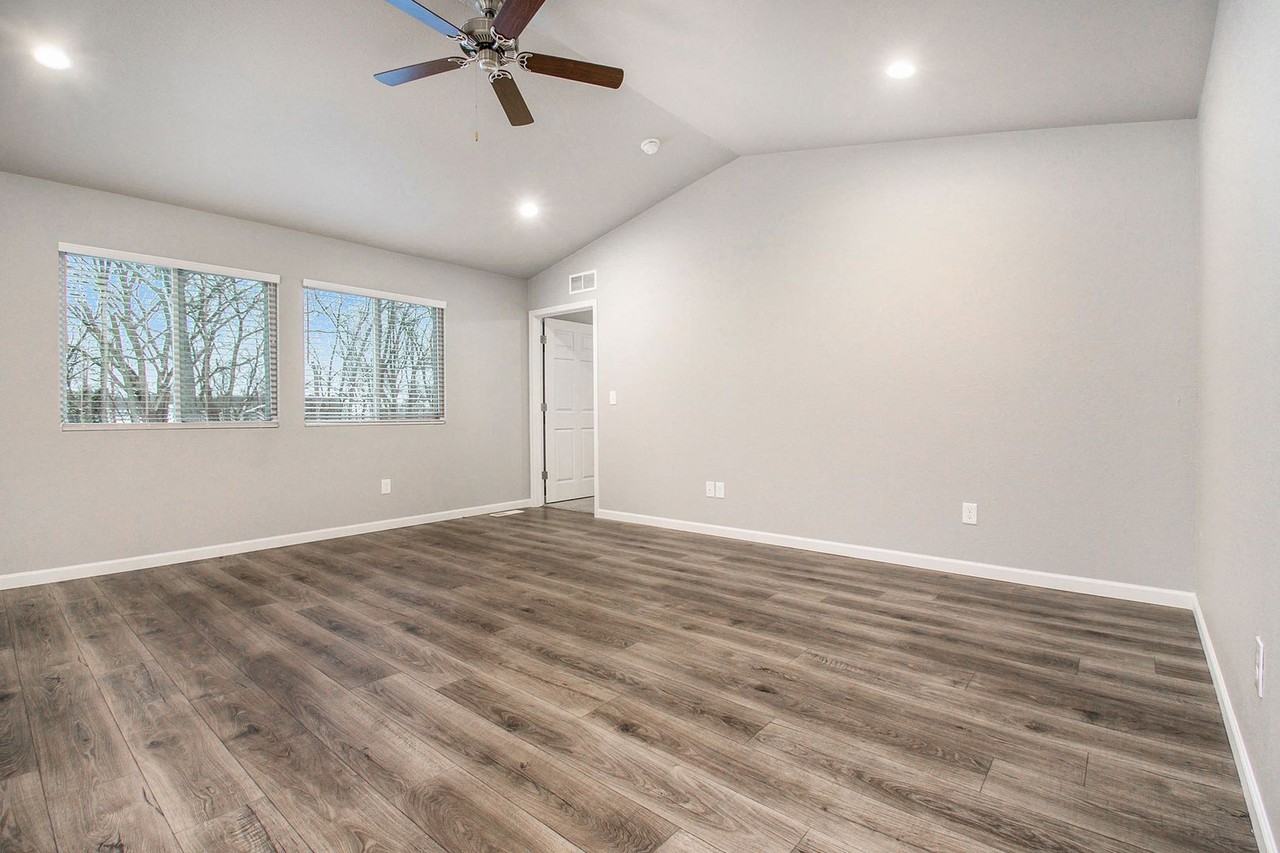 1867 Bluff Ridge Ct - Photo 6 of 36